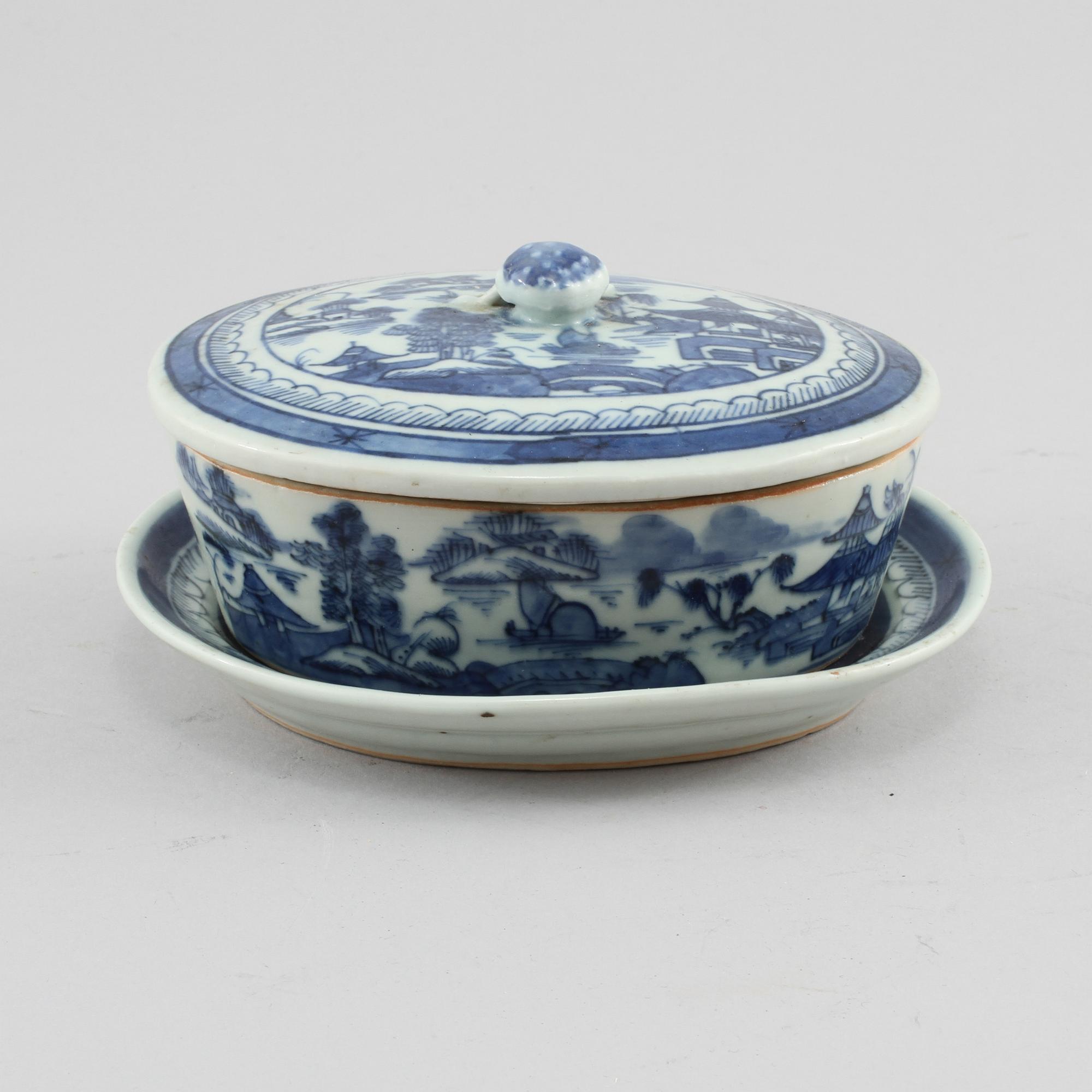 SMÖRTERRIN med FAT, porslin, Kina, 1800-tal.