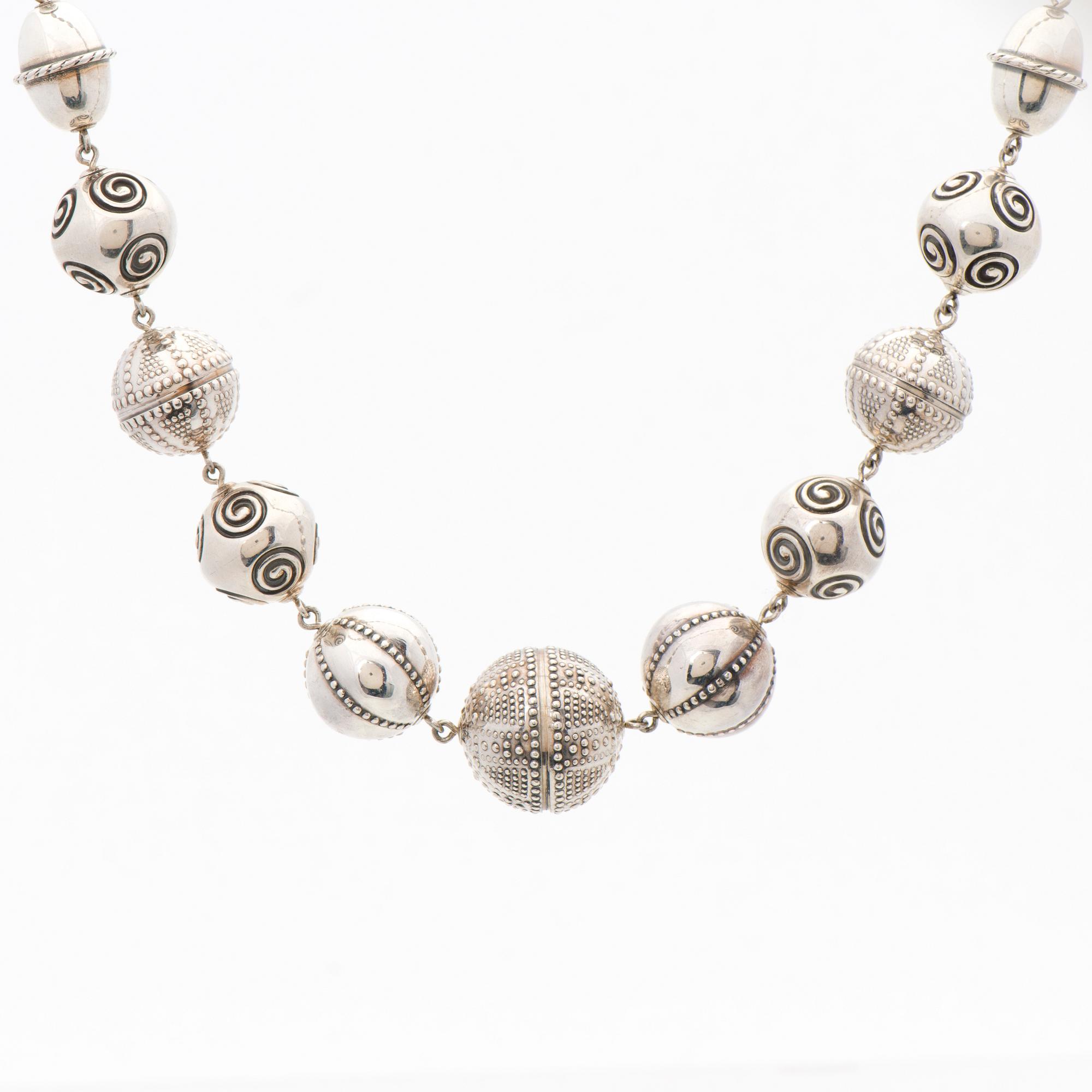 KAULAKORU, "Halikon kääty", hopeaa. Kalevala Koru.