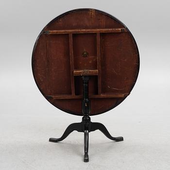 A tilt-top table, early 19th Century.