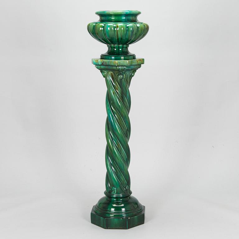 A majolica flower pedestal with pot, around the turn of the century 1900.