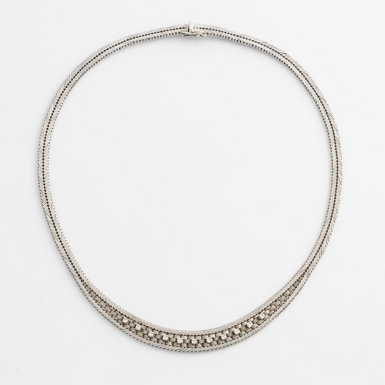 Bucherer, white gold necklace with 11 brilliant-cut diamonds.