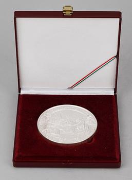 MEDALJ, silver, György Bognár för Hungarian Mint Ltd. 1996. Vikt 1000 g.