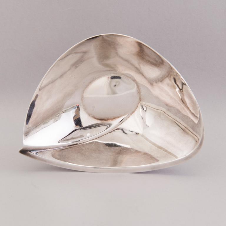 TAPIO WIRKKALA, A Silver dish, signed TW, marks of Kultakeskus, Hämeenlinna 1960.