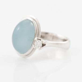 Ole Lynggaard ring 18K white gold with a cabochon-cut aquamarine and a round brilliant-cut diamond.