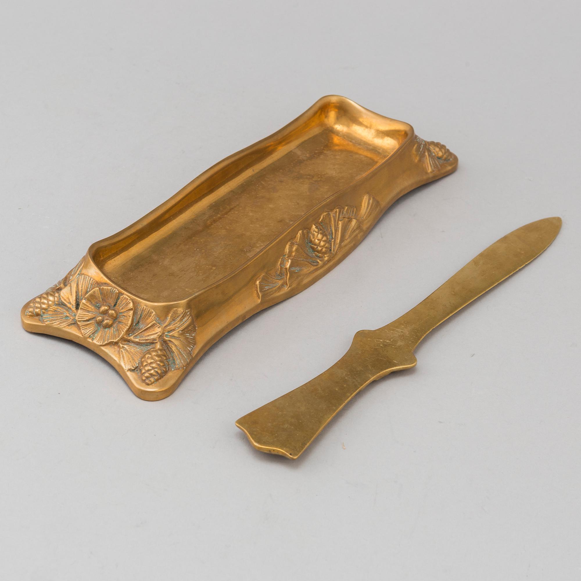 CARL HJALMAR NORRSTRÖM, a brass writing table set, 5 pieces, Art Nouveau, Skultuna.