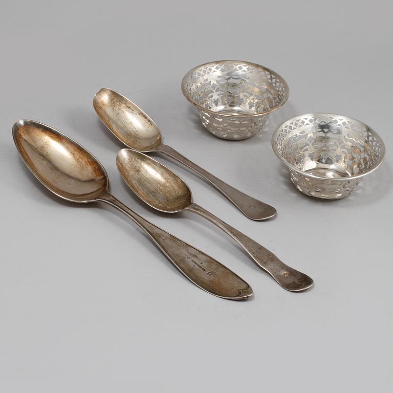 SKEDAR, 3 st, SAMT SKÅLAR, 2 st, Sverige och England, 1700, 1800 och 1900-tal. Vikt 343 g.
