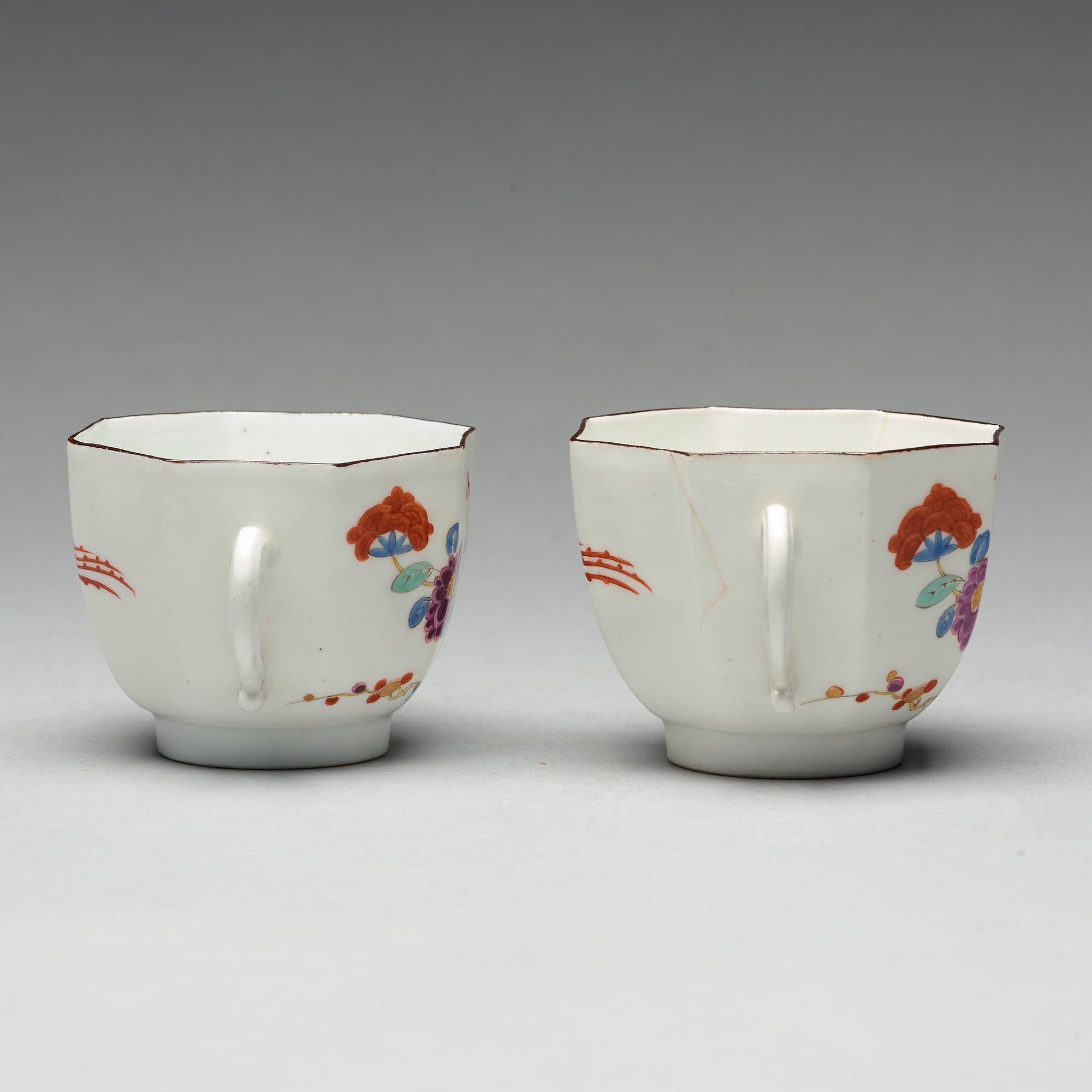 KOPPAR, ett par, porslin. Meissen, 1700-tal.