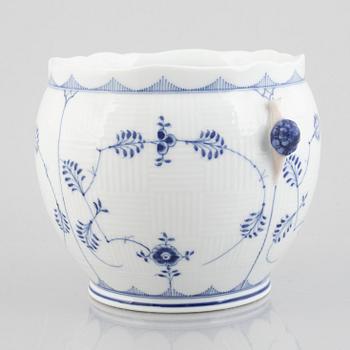 A 'Blue Fluted Plain' / 'Musselmalet riflet' porcelain flower pot, Royal Copenhagen, model 125, 1898-1923.