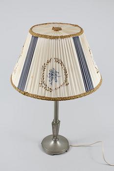 BORDSLAMPA, 1900-talets andra kvartal.