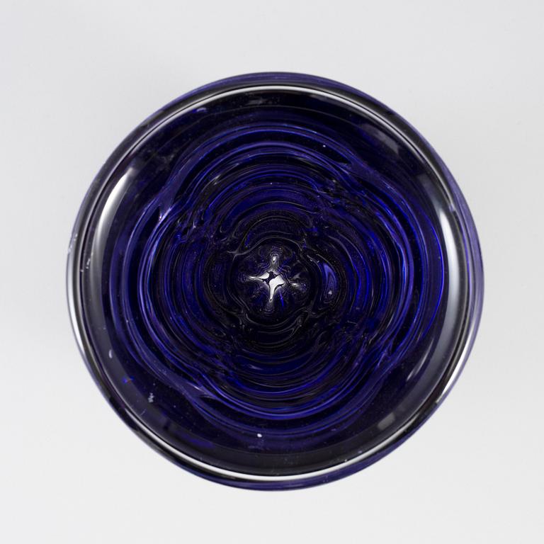 LARS HELLSTEN, an "ariel" glass vase, Orrefors 1986.