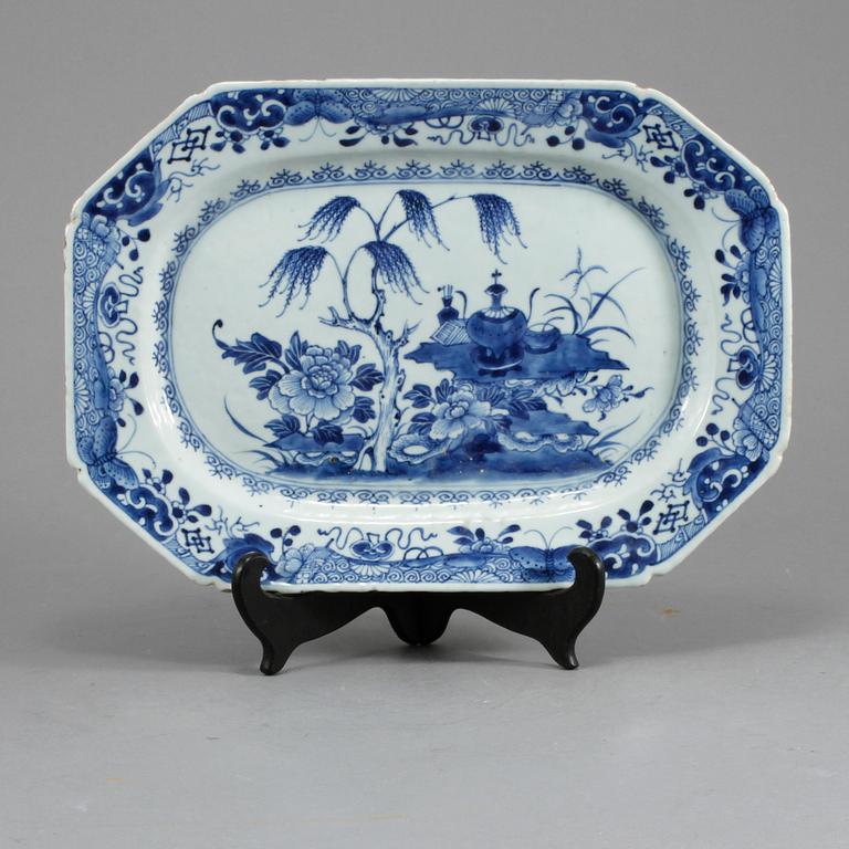 STEKFAT, porslin, Kina, 1700-talet.