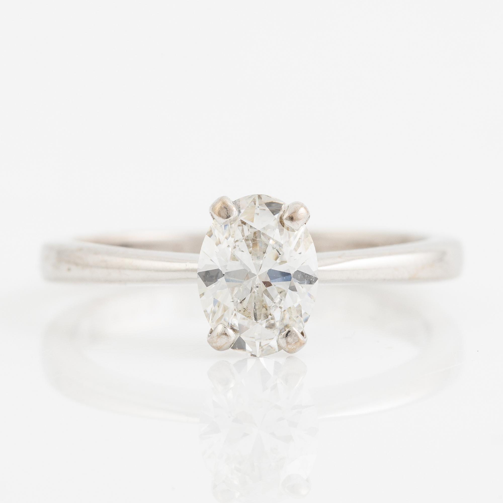 Ring 18K white gold set with an oval brilliant-cut diamond, VANBRUUN.