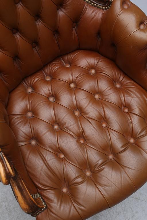 FÅTÖLJER, nyrokokostil, omkring 1900-talets mitt.