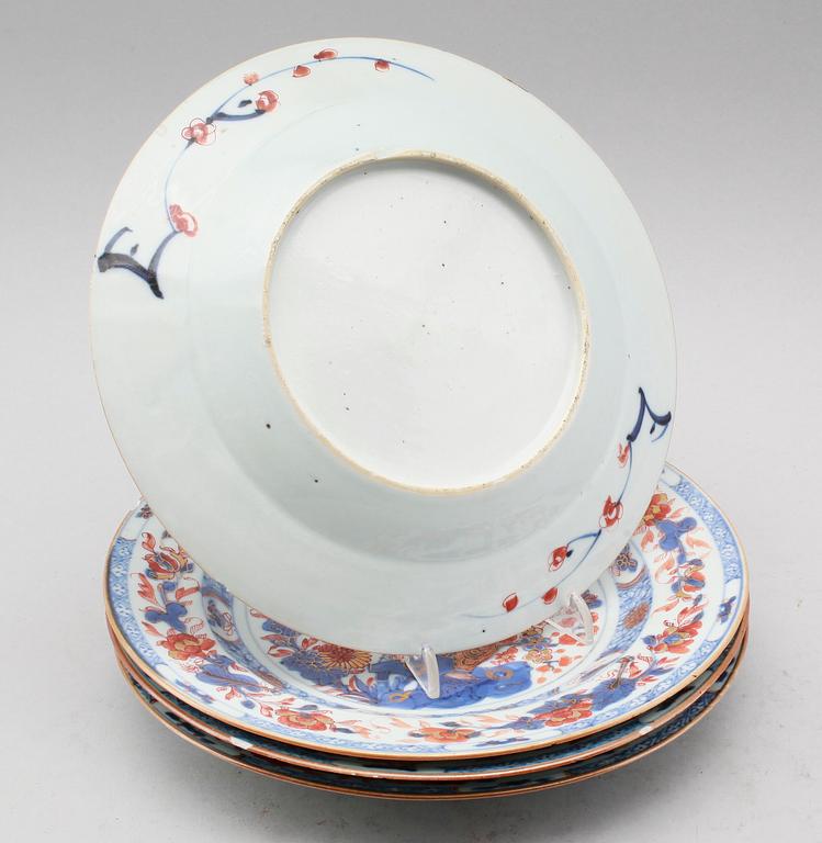 TALLRIKAR, 4 st, porslin, Kina, 1700-talets första hälft.