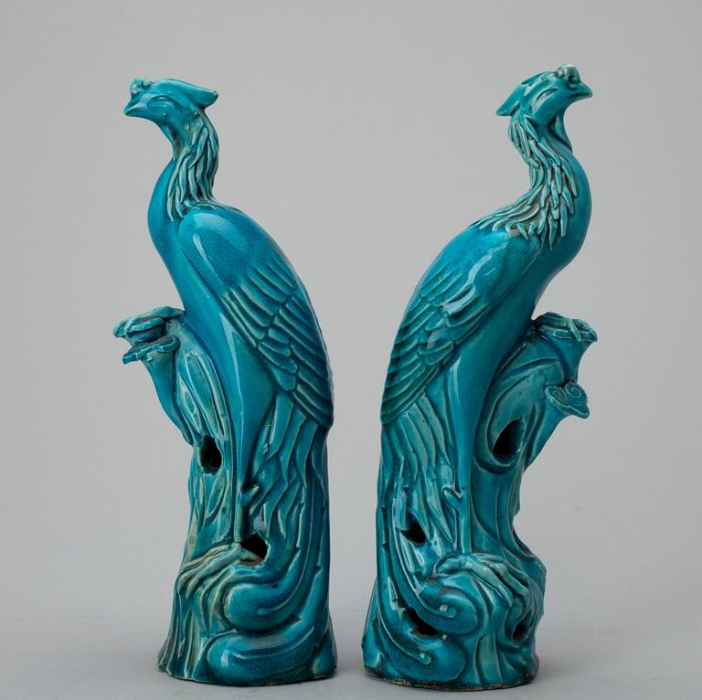 FIGURINER, ett par, lergods, Kina, Qingdynastin, sekelskiftet 1800/1900-tal.