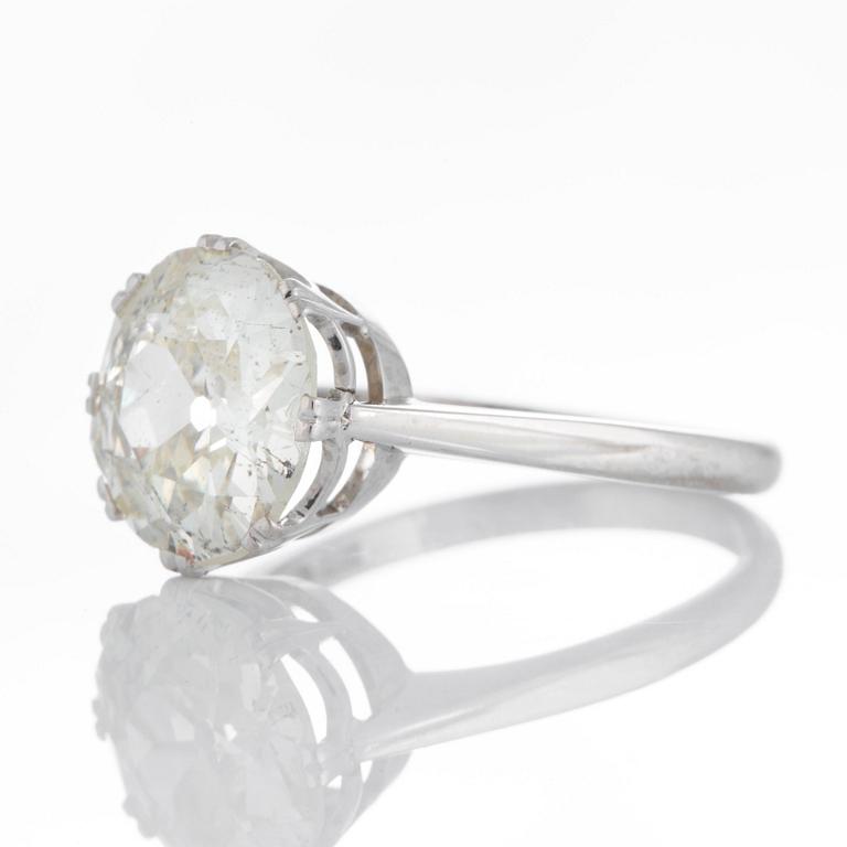 Ring med en gammalslipad diamant 4.40 ct enligt gravyr kvalitet ca M pi3.