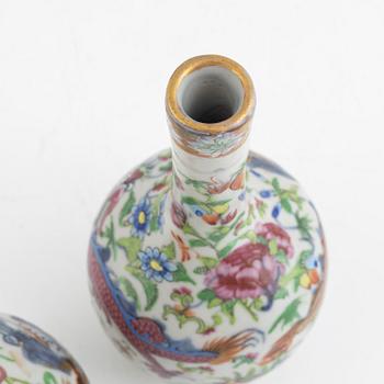 Vaser, ett par, porslin, Kina, 1800-tal.