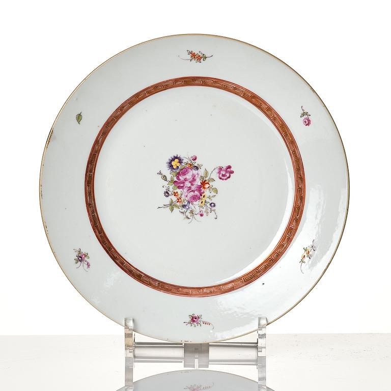 A set of 18 Chinese Export famille rose dinner plates, Qing dynasty, Qianlong (1736-95).