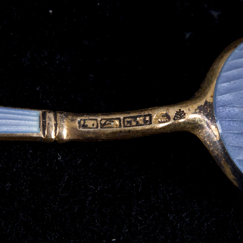 KAFFESKEDAR, 6 st, emalj samt förgyllt silver, Tillander, Helsingfors 1962-63. Total vikt 75,4 g.