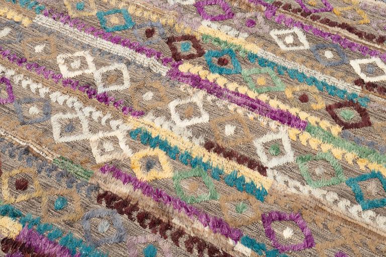 Carpet, Oriental, 308 x 246 cm.