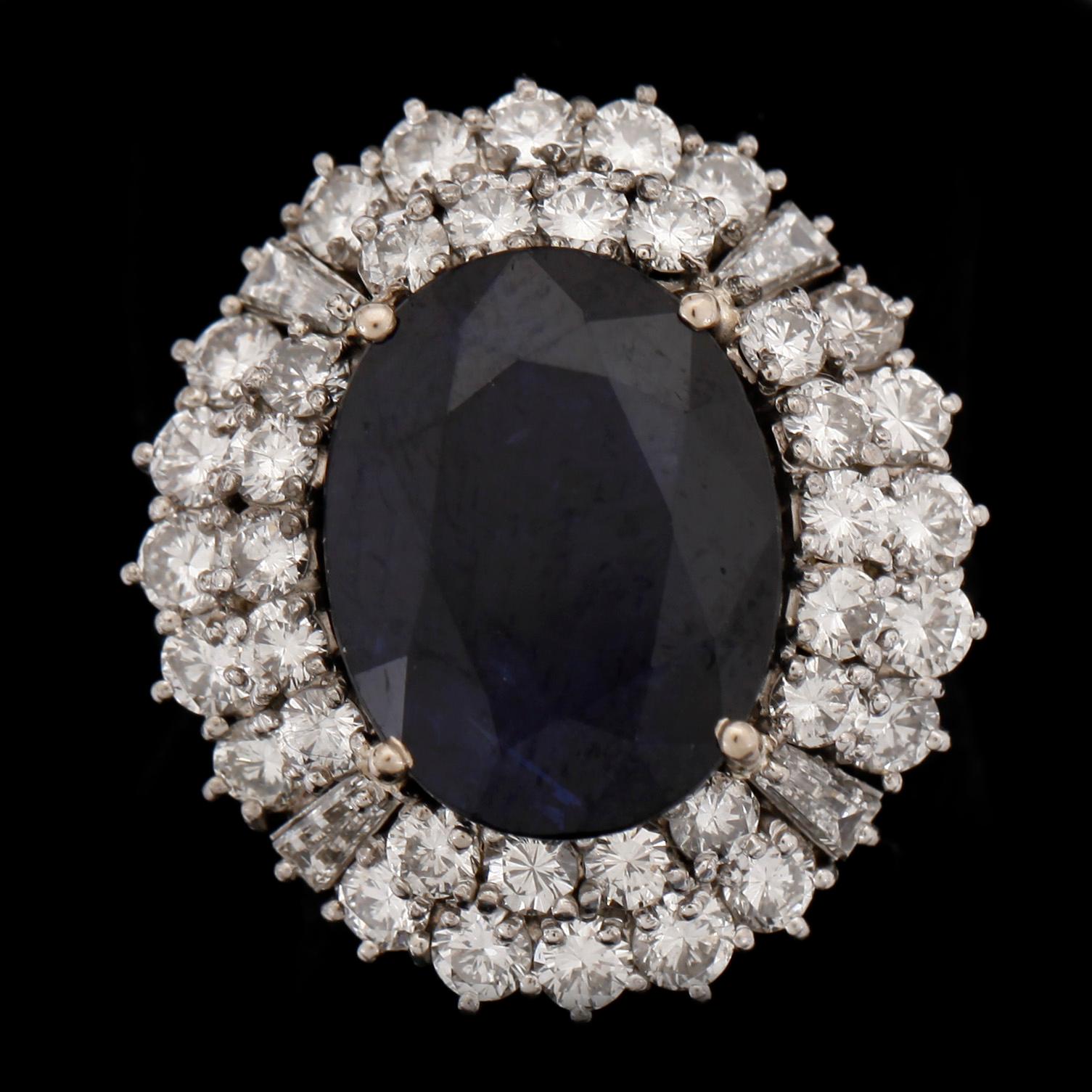 RING, 18k vitguld med safir ca8,02ct och briljantslipade diamanter tot ca3,00ct. Vikt ca 12g.