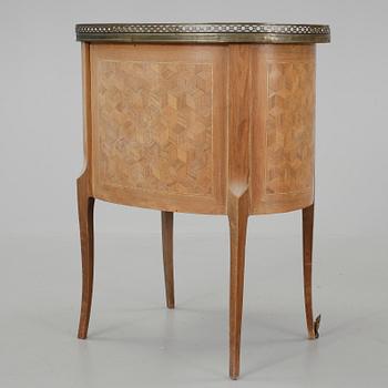 BYRÅ, Louis XVI-stil, 1900-tal.