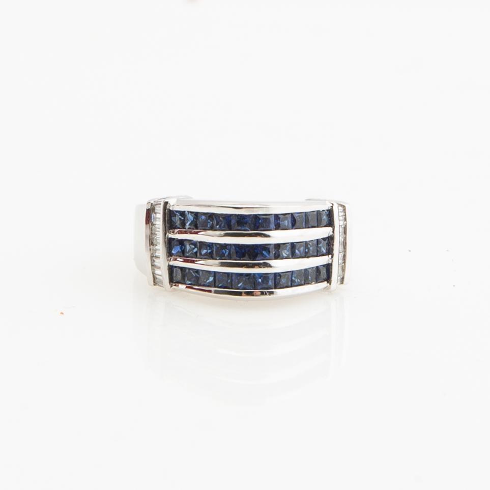 Ring, 18K white gold with baguette-cut diamonds and princess-cut sapphires.