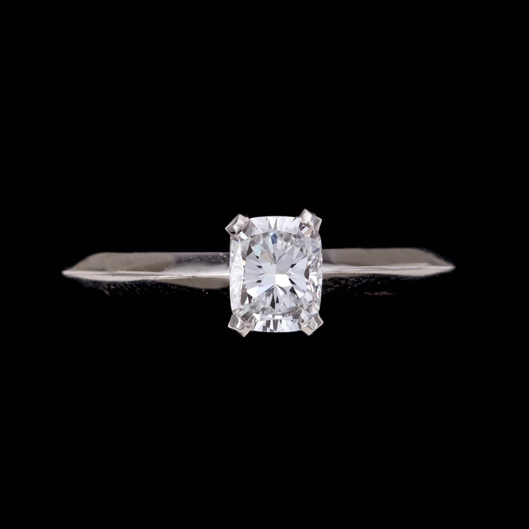 RING, cushionslipad diamant, ca 0.85 ct.