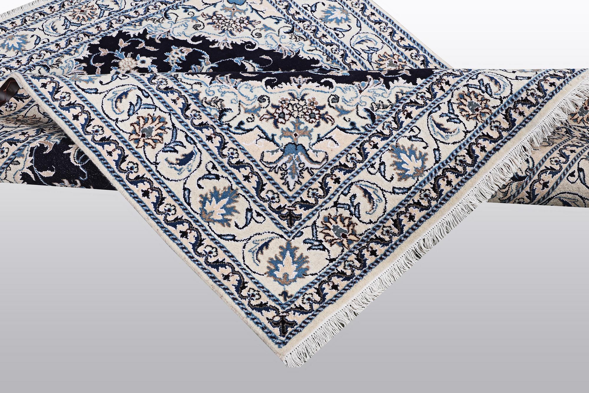 A rug, Nain, paret silk, sk 9 LAA, 204 x 152 cm.