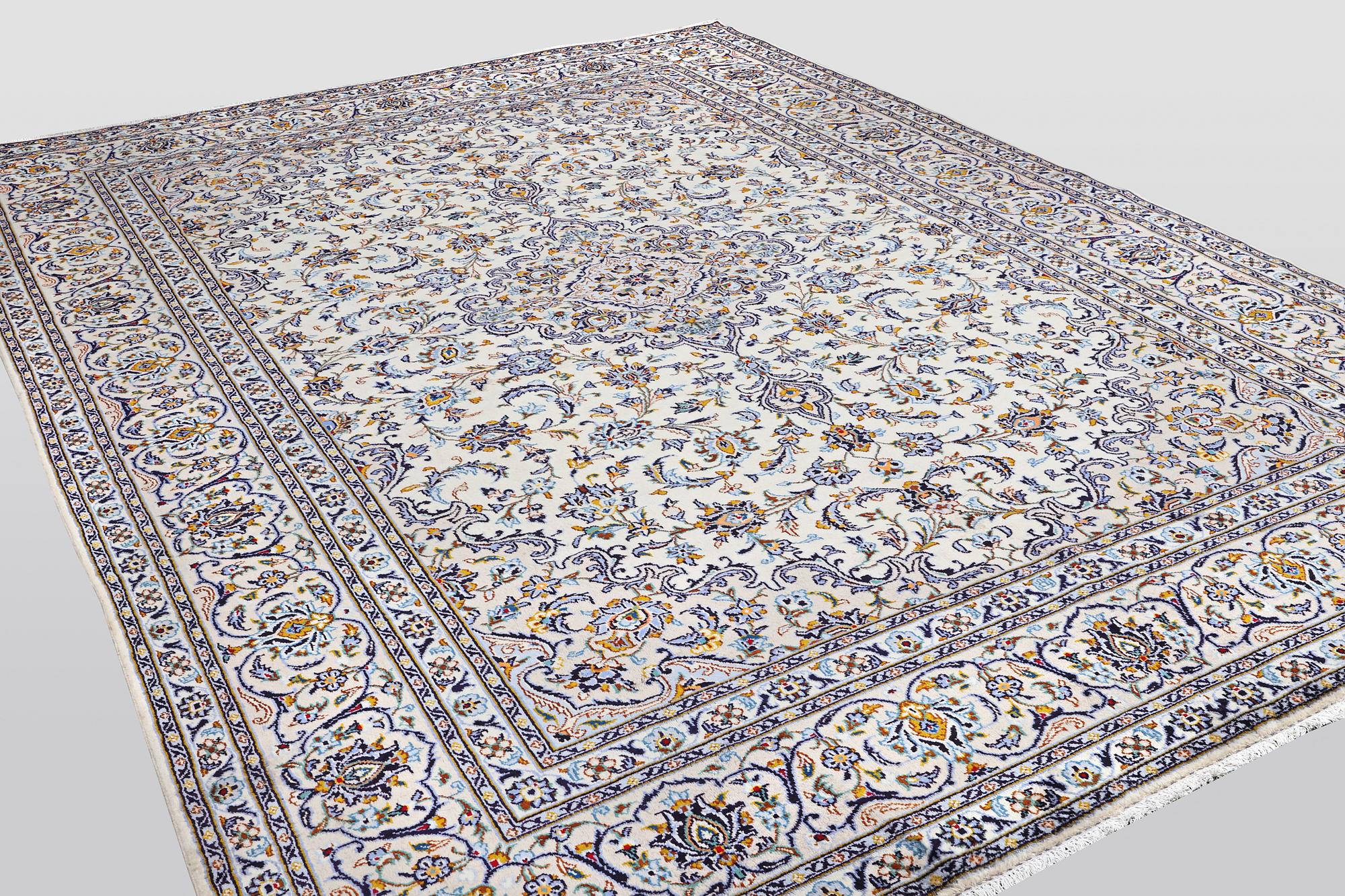 Matta, Keshan, ca 390 x 290 cm.