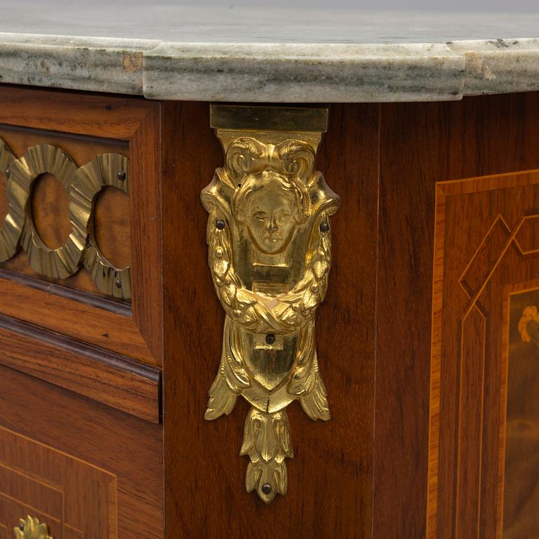 BYRÅ, gustaviansk stil, 1900-talets första kvartal.