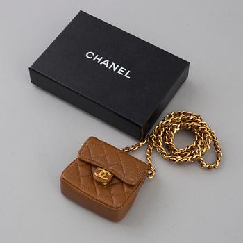 CHANEL, "flapbag micro" 1989-1991.