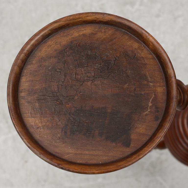 A pedestal/flower table, late 20th century.