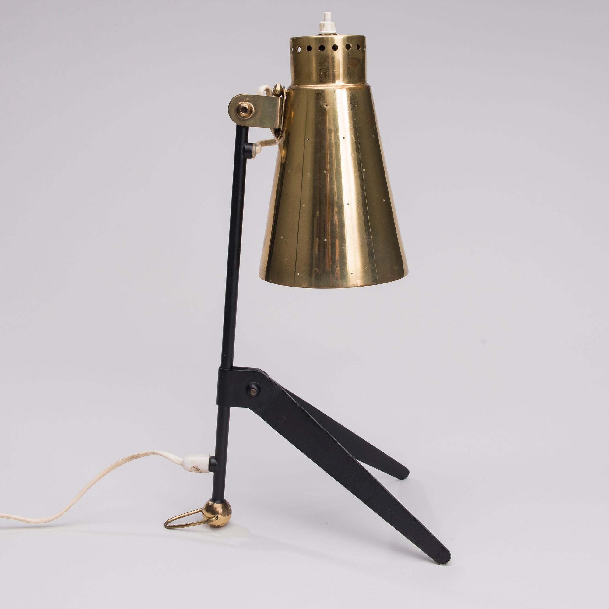 BORDSLAMPA, Itsu.