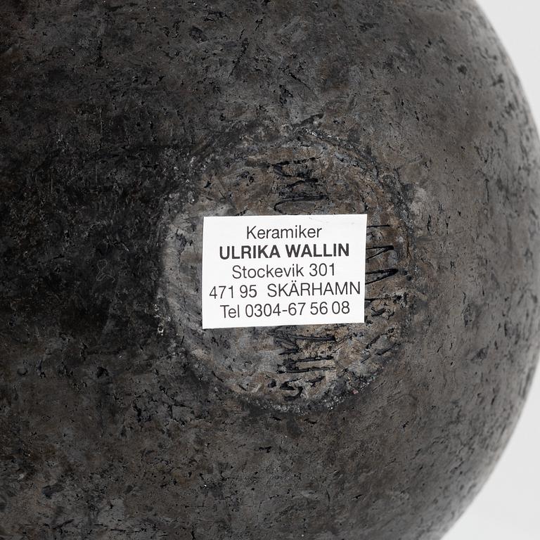 Skålar, ett par samt oljelampa, av bland andra Ulrika Wallin, omkring 2000.