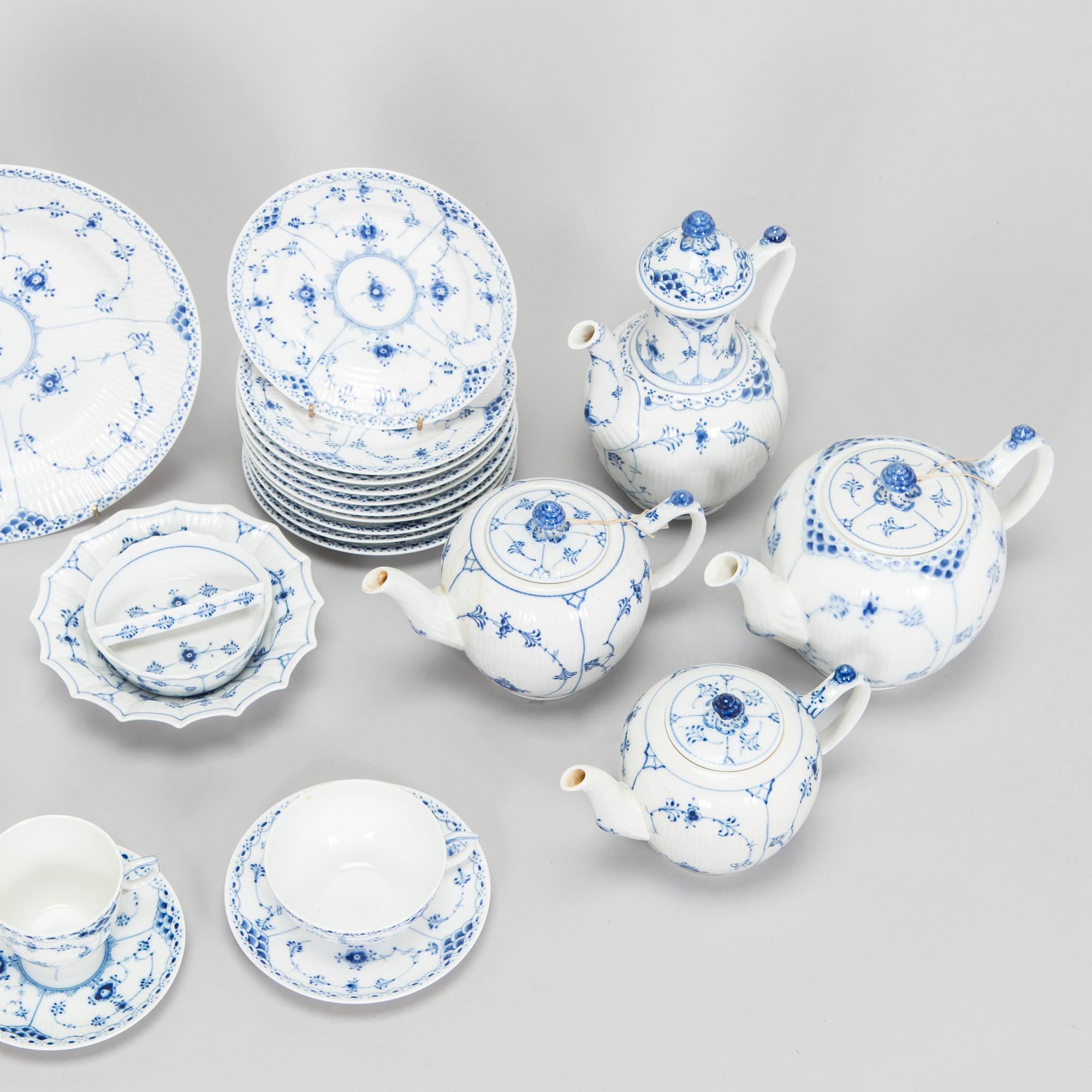 Royal Copenhagen, astiasto, 43 osaa, "Musselmalet".