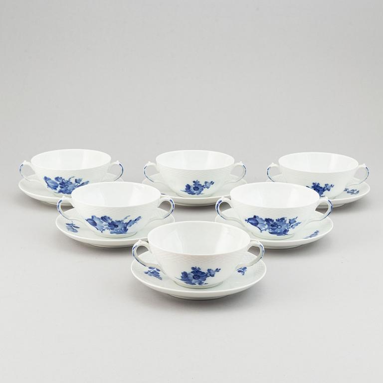 Royal Copenhagen, a part 'Blå Blomst' dinner service, Denmark (41 pieces).