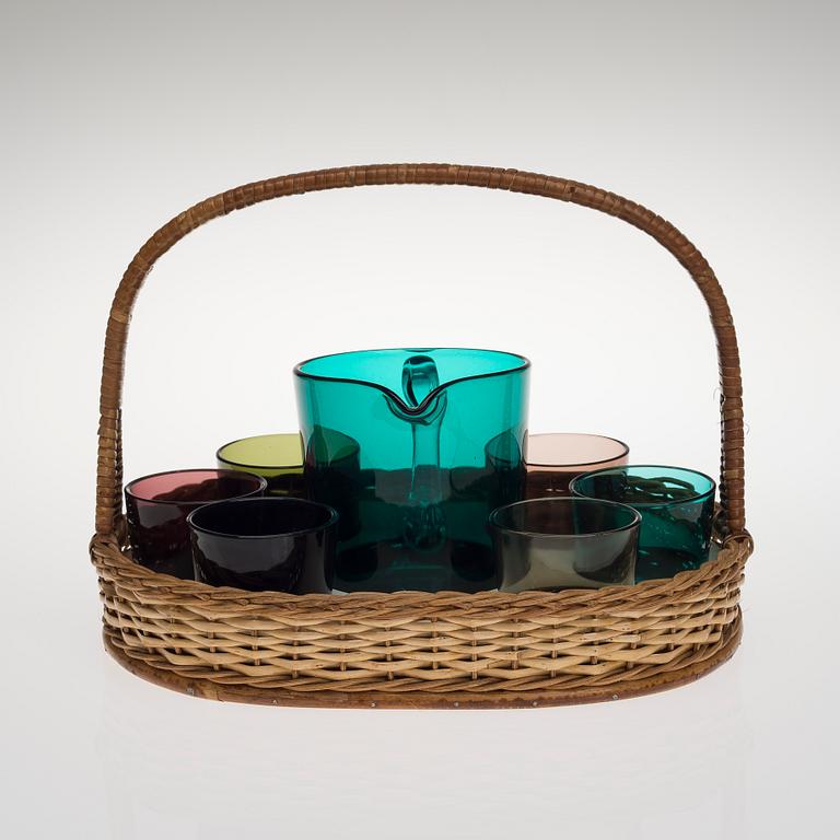 KAJ FRANCK, SAFTSERVIS I KORG, kanna med 6 glas "5023", Notsjö.