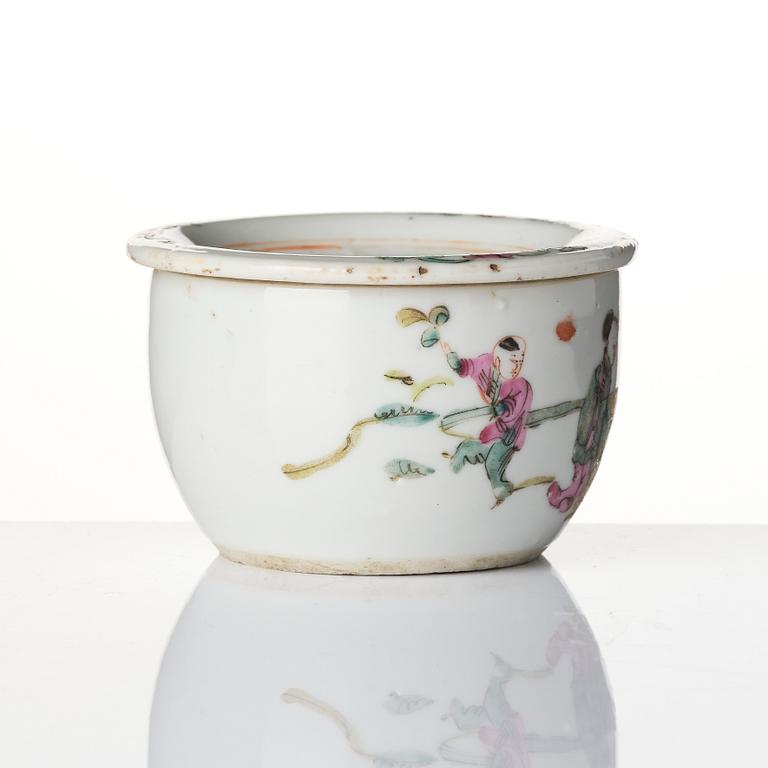 Two Chinese famille rose porcelain dishes and a censer, a pair of enamel spoons, Qing dynasty.