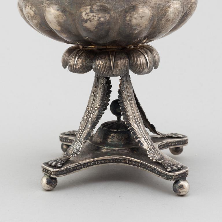 A Finnish 19th century silver sugar-bowl, marked Thomas Lilius, Turku 1843.