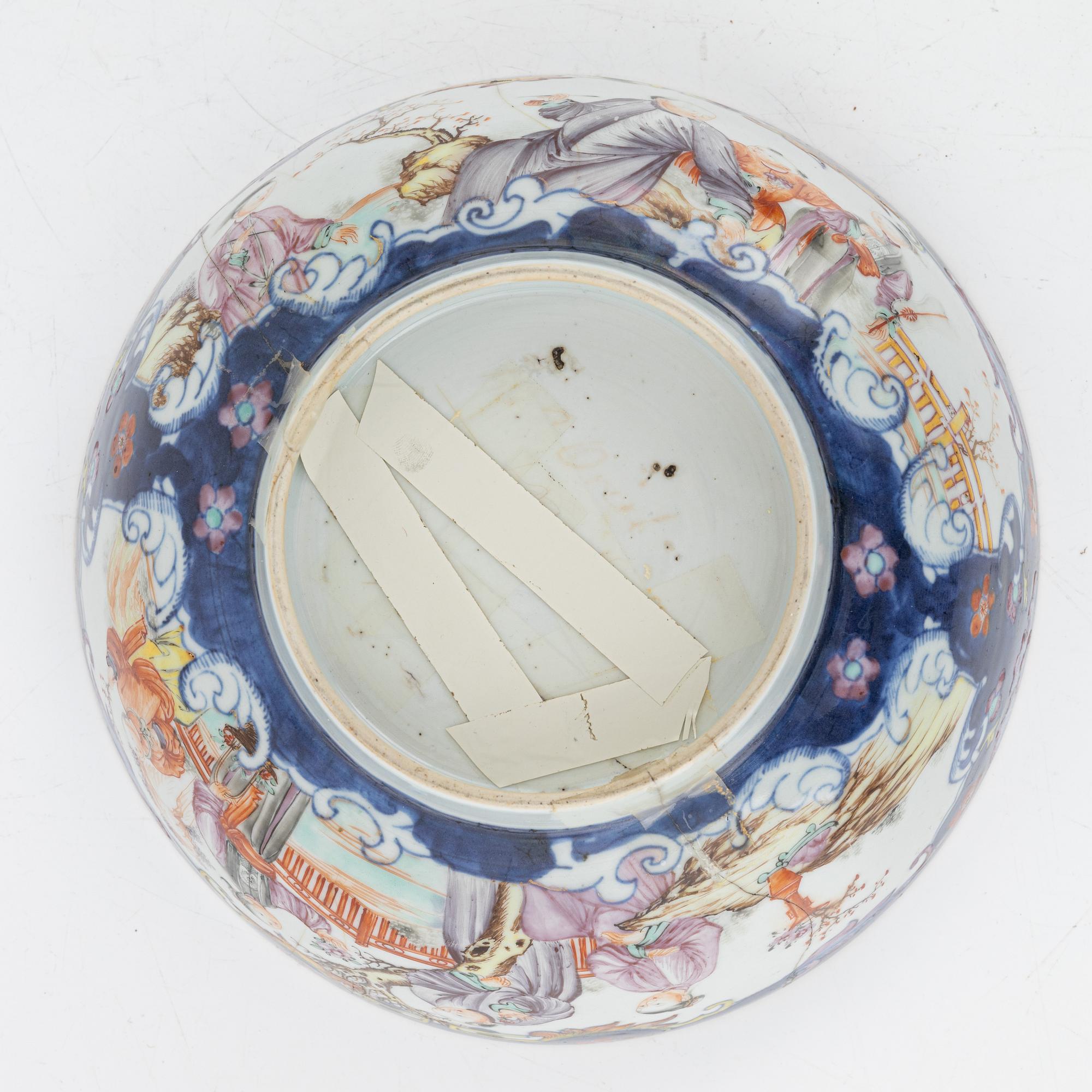 Nine porcelain pieces, China, Qing dynasty, 18th-19th century.