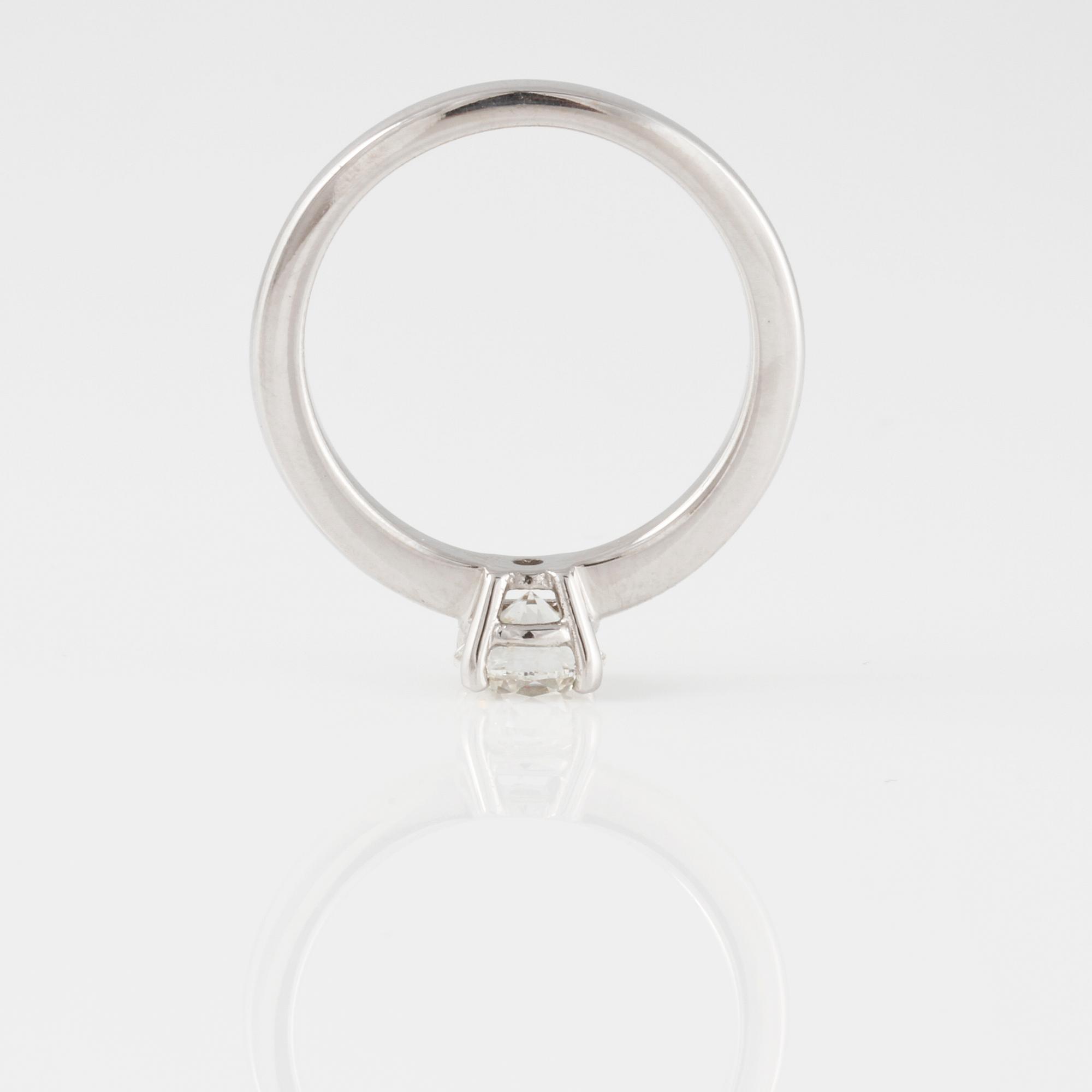 RING, med briljantslipad diamant 0.90 ct.