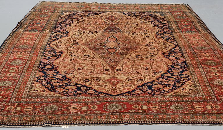 A CARPET, an antique/semi-antique Kashan so called Motachem, ca 333,5-354 x 218-243 cm.