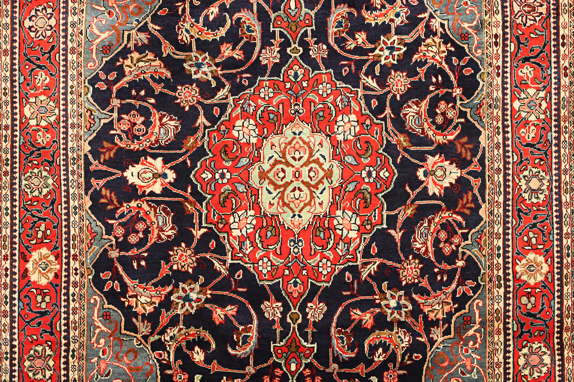 Matta, Saruk, ca. 333 x 218 cm.