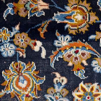 A Keshan carpet, ca 404 x 297 cm.