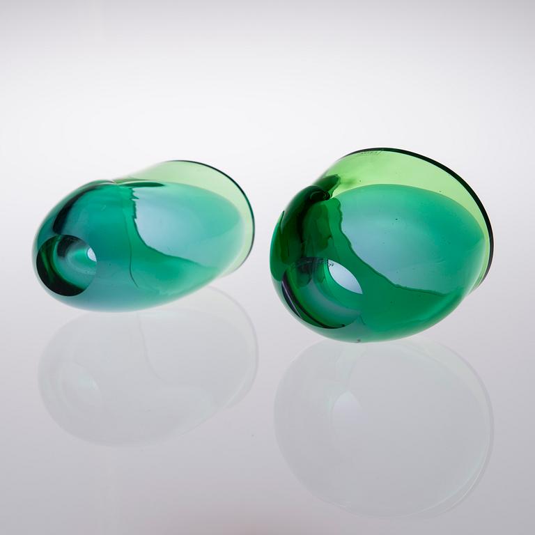 SKÅL och VAS, glas, "Blomma" Heikki Orvola, signerade Nuutajärvi Notsjö, 1970-tal.