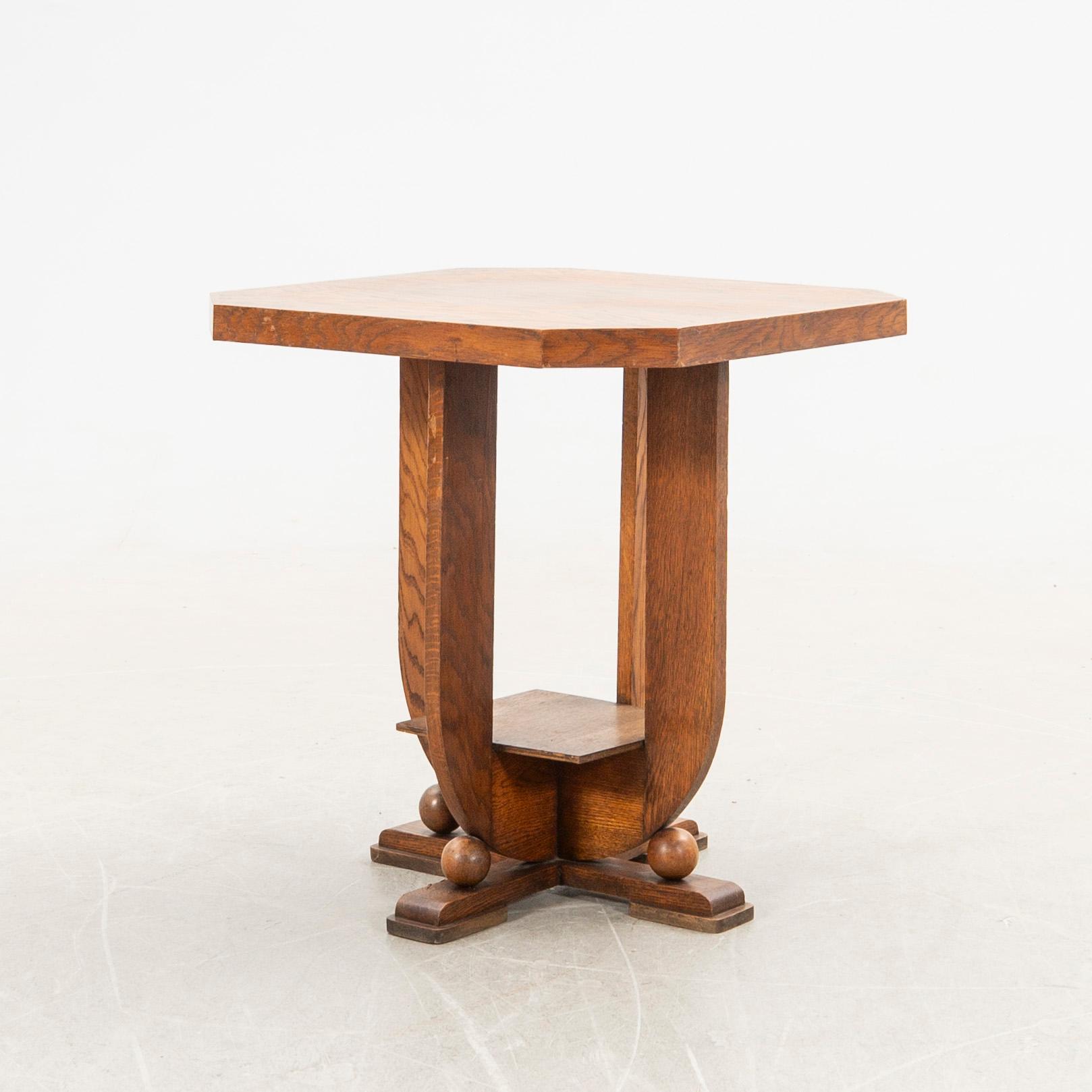 Coffee table Art Deco first half of the 20th century.