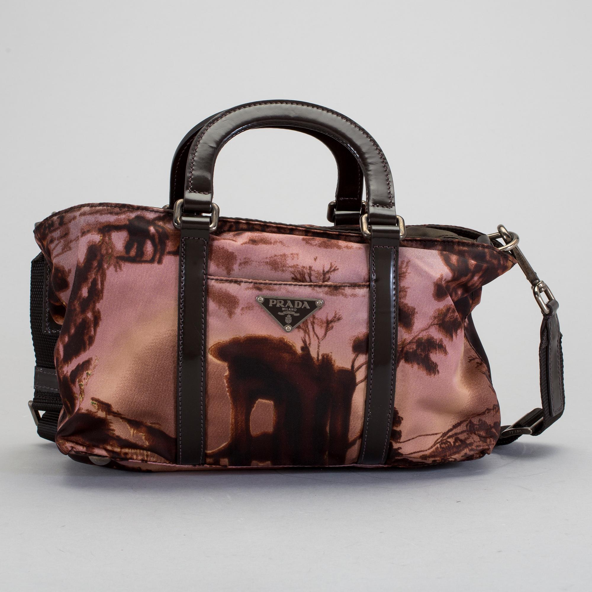 VÄSKA, Prada.