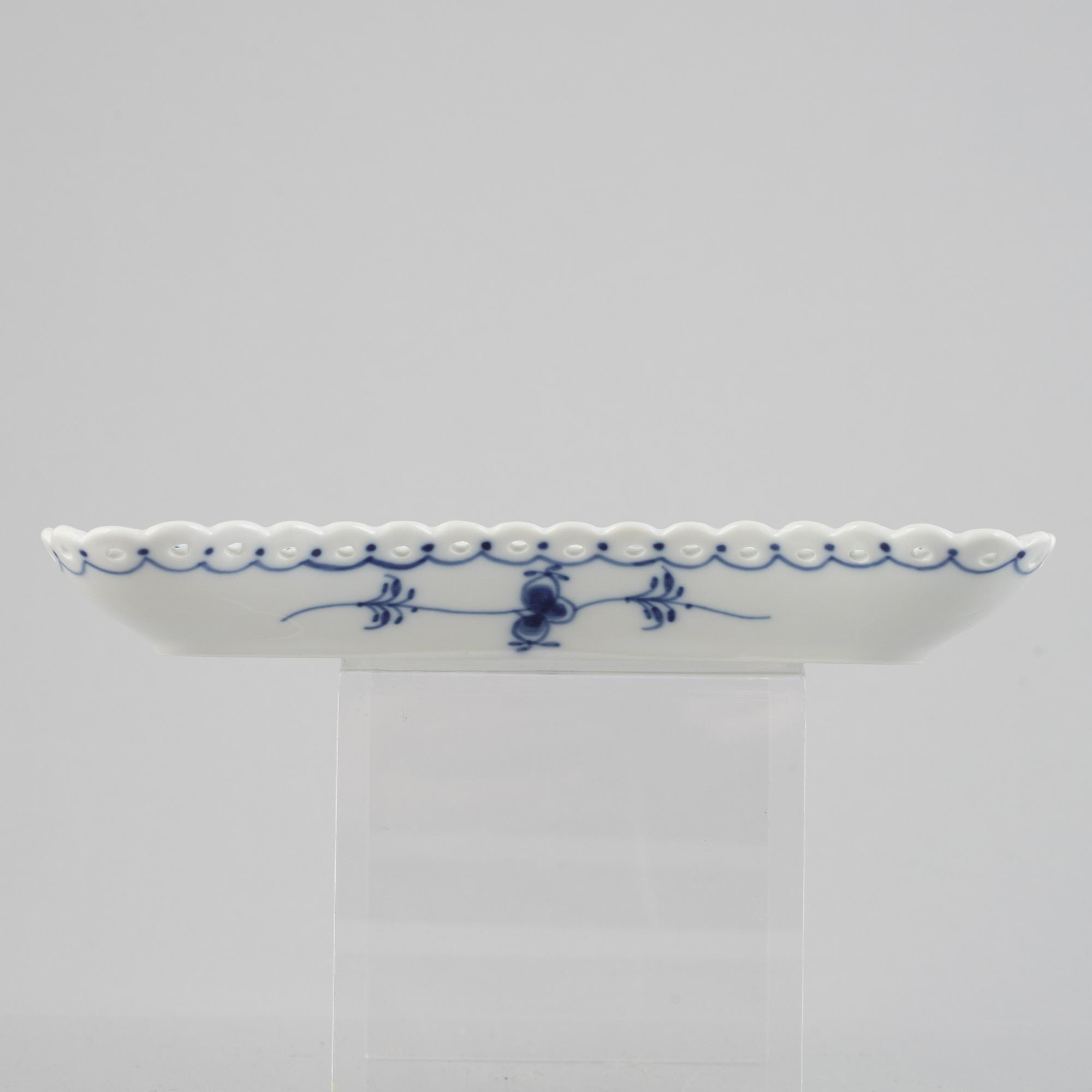 Fat, porslin, Royal Copenhagen, "Musselmalet helblond", modell 1173, 1974-78.