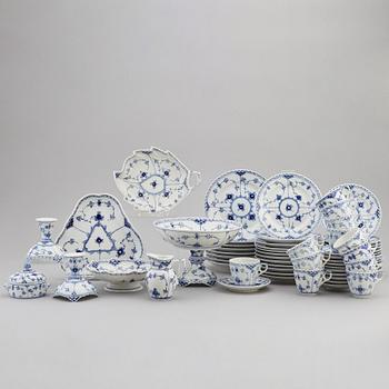 A Royal Copenhagen 'Musselmalet' porcelaine service (55 pc).